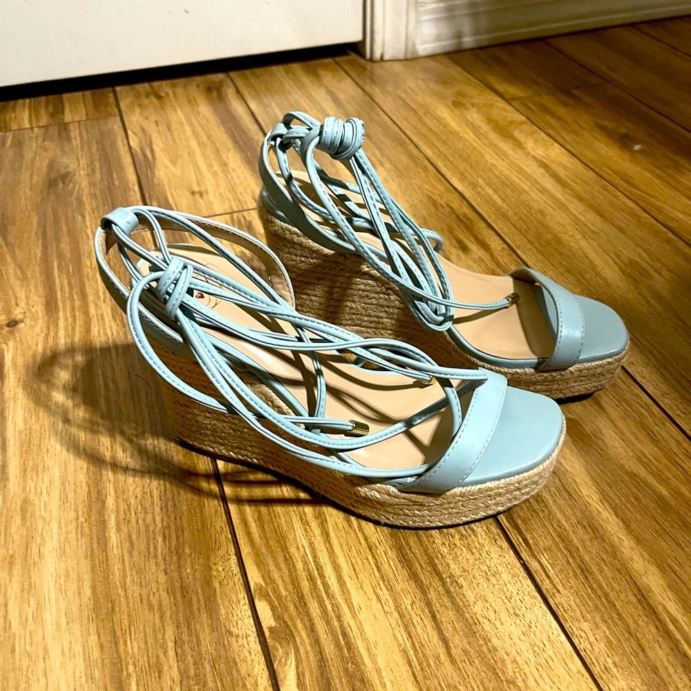 Delicious brand women's minty, green colored wedges size 7 1/2